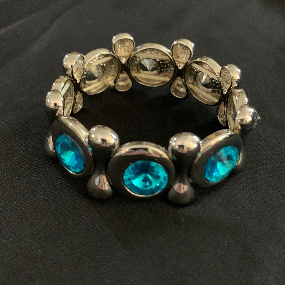 Fashion Jewelry- Silver and Blue Stretch Bracelet EUC